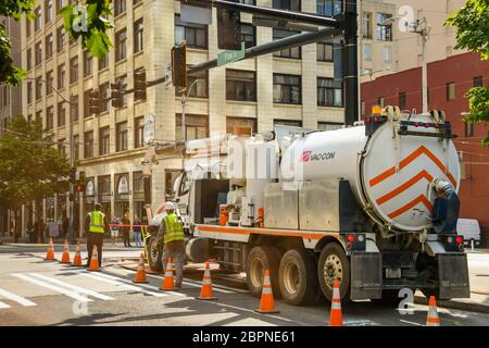 SEATTLE, WASHINGTON STATE, USA - GIUGNO 2018: Lavori stradali in una strada nel centro di Seattle. Foto Stock