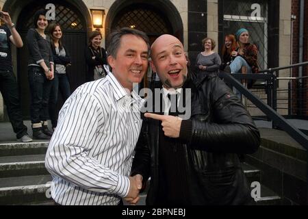 Unheilig - Kölner Jugendchor St.Stephan - Chorleiter Michael Kokott (Links) und der Graf Der Kölner Jugendchor St.Stephan und der Graf von der Band Unheilig Foto Stock