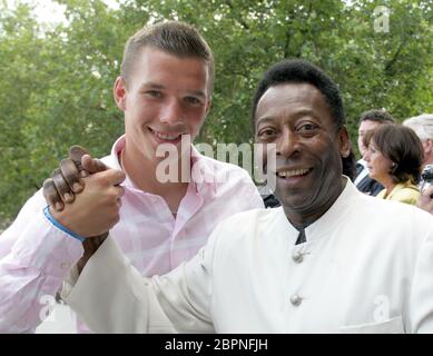 Der XX. Weltjugendtag in Köln 2005 - Lukas Podolski und Pelé Foto Stock