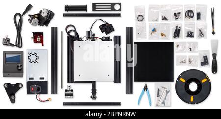 Stampante 3D la stampa self edificio kit DIY tutte le parti isolate su futuro bianco sullo sfondo della tecnologia Foto Stock