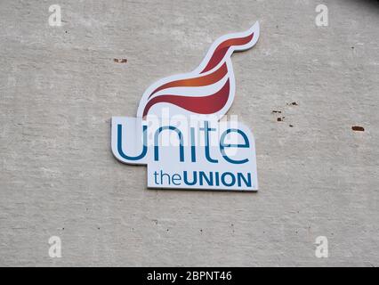 Logo dell'Unione Unite sul lato di una filiale locale a Birkenhead Wirral gennaio 2020 Foto Stock