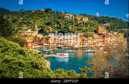Portofino pittoresca cittadina ligure colorata - Genova - Italia . Foto Stock