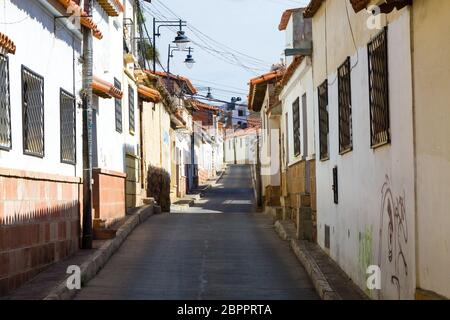 Street view da Sucre, Bolivia. Città boliviana Foto Stock