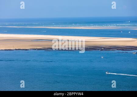 Vista dalla duna del Pilat, le più alte dune di sabbia in Europa. La Teste de Buch, Baia di Arcachon, Aquitaine, Francia Foto Stock