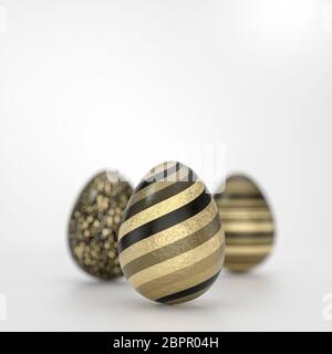 Tre uova di Pasqua il concetto di arte con nero rigato golden decorazione in close-up contro uno sfondo grigio con spazio di copia Foto Stock