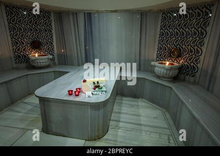 Istanbul, Türkiye - 19, Ekim 2019; bagno bagno bagno turco sauna acqua calda, asciugamano bellezza. Bagno turco di un hotel a Istanbul. Foto Stock