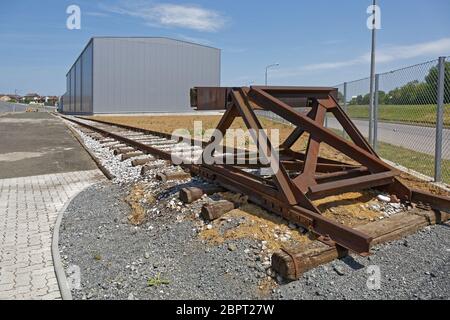 Magazzino di distribuzione con costruzione Ferrovia Foto Stock