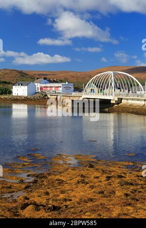 Ponte sopra Achill Sound, Achill Island, County Mayo, Connaught, Irlanda, Europa Foto Stock