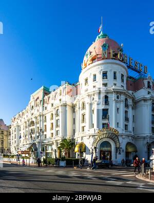 L'ingresso del lussuoso Hotel Negresco sulla Promenade des Anglais. Nizza, Francia, gennaio 2020 Foto Stock