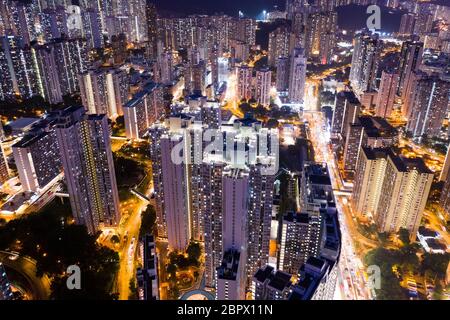 Vista dall'alto del centro di Hong Kong di notte Foto Stock