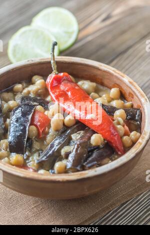 Melanzane e curry di ceci Foto Stock