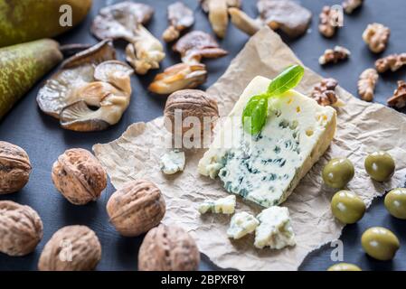 Pezzo di formaggio blu Foto Stock