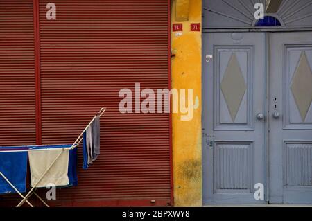 Balat, Istanbul, Turchia. 20 Maggio 2010 Lavaggio asciugando per le strade del quartiere Balat di Istanbul. Foto Stock