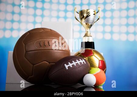 Set Da 3 Tazze Trofeo Podio Presentazione, Colore Argento Con Vortice Bianco, Wholesale Trophies