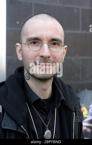 Museo di Wallraf-Richartz - Besuch von Dr. Mark Benecke - Der weltweit bekannte deutsche Kriminalbiologe und Rechtsmediziner Dr. Mark Benecke besucht das Wallraf-Richartz-Museum a Köln. Foto Stock