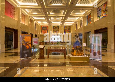 Vista interna della Galleria dell'Opera di Mascate, Mascate, Oman Medio Oriente, Asia Foto Stock