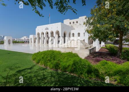 Vista esterna del Teatro dell'Opera di Mascate, Mascate, Oman, Medio Oriente, Asia Foto Stock