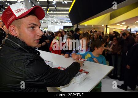 IAA 2011 - Der deutsche Sänger Pietro Lombardi während einer Autogramstunde auf der IAA a Francoforte. Foto Stock