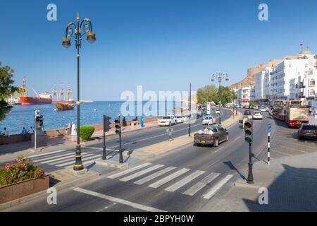 Vista serale della Corniche a Muttrah, Muscat, Oman, Medio Oriente, Asia Foto Stock