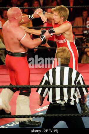 Pro7 'Red Nose Day' 2006 - Wrestling mit Simon Gosejohann Foto Stock