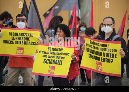 Roma, Italia. 20 Maggio 2020. Roma, lavoratori 'manifestazione a Montecitorio in occasione del 50° anniversario della nascita dello Statuto dei lavoratori raffigurati': Credit: Independent Photo Agency/Alamy Live News Foto Stock