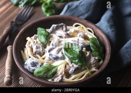 Porzione di Creamy Mushroom Linguine Foto Stock