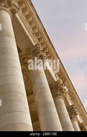 Snocciolate le colonne e la facciata del Teatro dell'Opera di Bordeaux in Francia Foto Stock