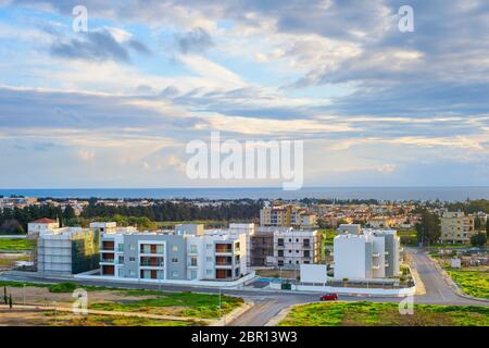 La costruzione del moderno edificio di appartamenti a Paphos, Syprus Foto Stock