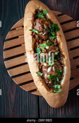 Hot Dog panino farcito con polpettine di carne Foto Stock