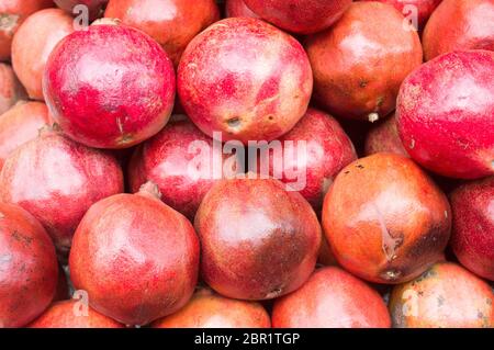 Melograno frutto ( Dalim) nome botanico ( Punica granatum ) vicino. Seamless astratto colorato design pattern di elemento decorativo oggetto. Backdr Foto Stock