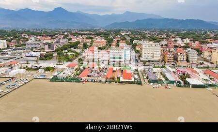 Veduta aerea del Lido di Camaiore, bellissima cittadina costiera della Toscana. Foto Stock