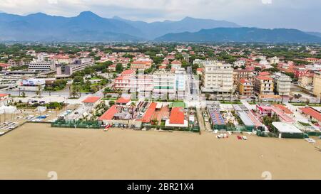 Veduta aerea del Lido di Camaiore, bellissima cittadina costiera della Toscana. Foto Stock