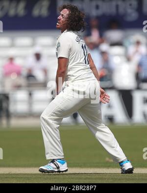 LEEDS, ENGLAND - Ryan Sidebottom dello Yorkshire durante la partita del campionato della contea di LV tra Yorkshire e Durham al campo di cricket Headingley, St Michaels Lane, Leeds mercoledì 9 luglio 2014 (Credit: Mark Fletcher | MI News) Foto Stock