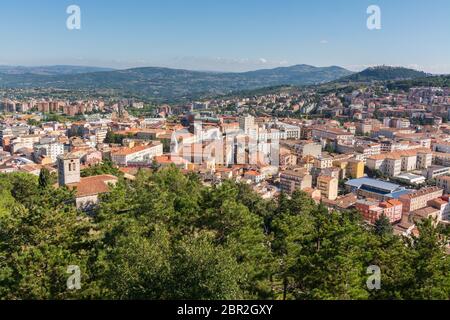 Panorama della città di Campobasso in Molise vista dal Castello Monforte Foto Stock