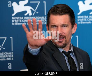 VENEZIA, ITALIA - SETTEMBRE 05: Ethan Hawke partecipa alla Photocall 'Good Kill' durante il 71esimo Festival del Cinema di Venezia il 5 settembre 2014 a Venezia, Italia Foto Stock