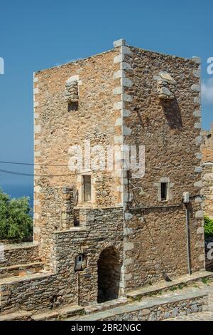 Vatheia, un villaggio sulla penisola di mani, in Grecia. Una delle principali attrazioni turistiche e un esempio iconico dell'architettura vernacolare della Maniota meridionale Foto Stock