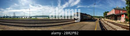 Vista panoramica della vecchia stazione ferroviaria di Pola, Istria Foto Stock