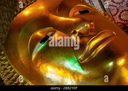 Il Tempio del Buddha sdraiato, a Bangkok. Foto Stock