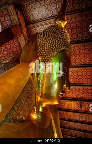 Il Tempio del Buddha sdraiato, a Bangkok. Foto Stock