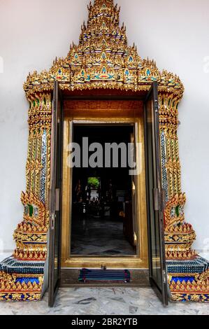 Il Tempio del Buddha sdraiato, a Bangkok. Foto Stock