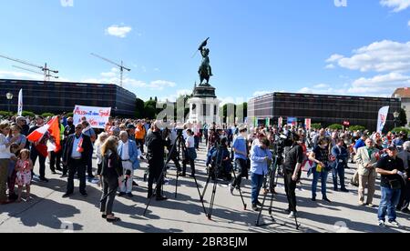 Vienna, Austria. 20th maggio, 2020. Rally della FPÖ Vienna (Freedom Party Austria). "Libertà per l'Austria - contro la follia di Corona" il 20 maggio 2020 in Piazza degli Eroi. Credit: Franz PERC / Alamy Live News Foto Stock