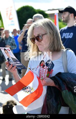 Vienna, Austria. 20th maggio, 2020. Rally della FPÖ Vienna (Freedom Party Austria). "Libertà per l'Austria - contro la follia di Corona" il 20 maggio 2020 in Piazza degli Eroi. Credit: Franz PERC / Alamy Live News Foto Stock