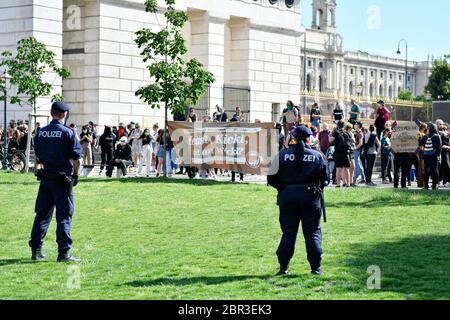 Vienna, Austria. 20th maggio, 2020. Organizzazioni di sinistra stanno dimostrando contro l'evento di FPÖ Vienna contro la follia Corona. Credit: Franz PERC/ Alamy Live News Foto Stock