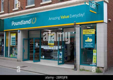 Il negozio Poundland a Cirencester, Gloucestershire, Regno Unito Foto Stock