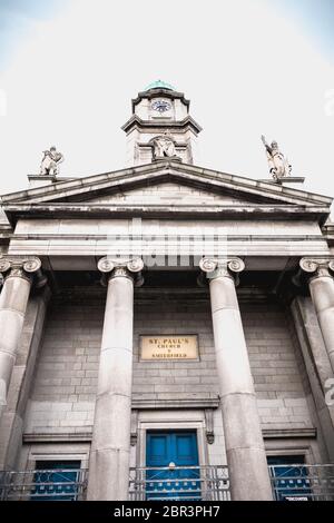 Dublino, Irlanda - 11 Febbraio 2019: la chiesa di Saint Paul architettura dettagli su una giornata invernale Foto Stock