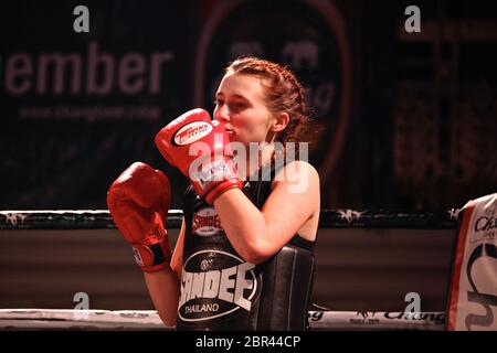 Muay Thai World Series National Chang Cup 2013. Campionato che ha coinvolto i migliori boxer thailandesi del mondo alla 02 Academy Bournemouth .i boxer Muay Thai di Bournemouth hanno preso i boxer MuaThai del Regno Unito per la Chang Cup . Foto Stock