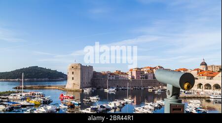 Binocolo che si affaccia sul porto di Dubrovnik, nel sud della Croazia. Foto Stock