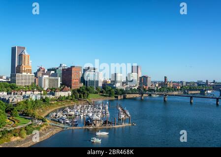 Marina con centro di Portland, Oregon in background Foto Stock