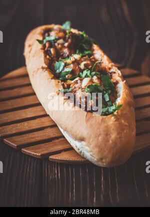 Hot Dog panino farcito con polpettine di carne Foto Stock