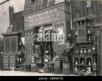 Negozio di antiquariato e curio per i turisti al Cairo, Egitto Foto Stock